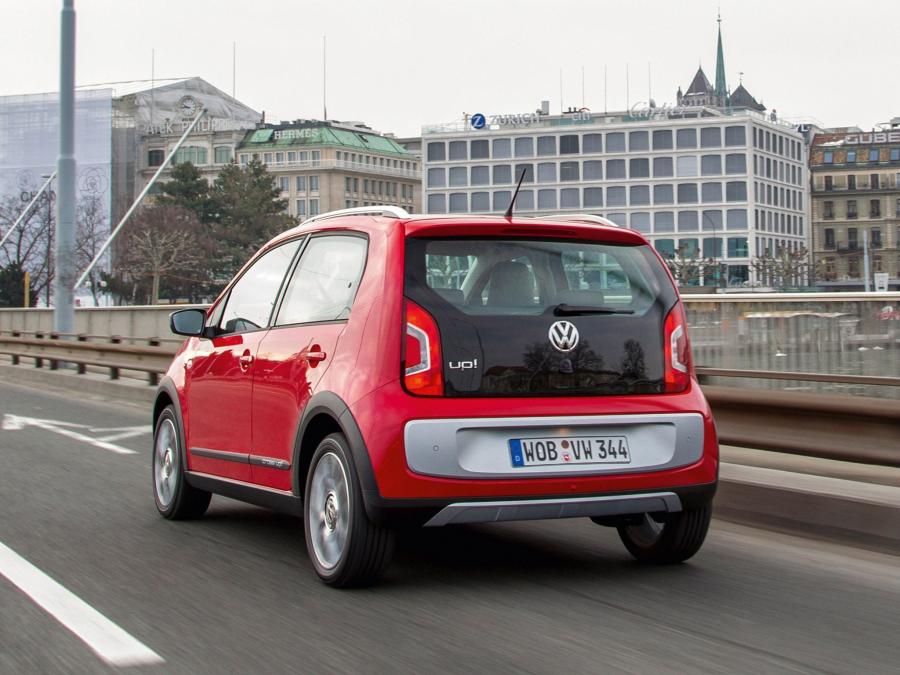  Volkswagen Cross up! 2013 года  (фото 39 из 44)
